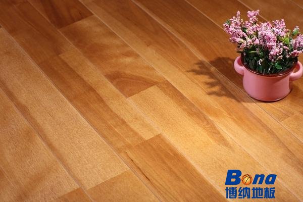 中学体育运动木地板如何保洁