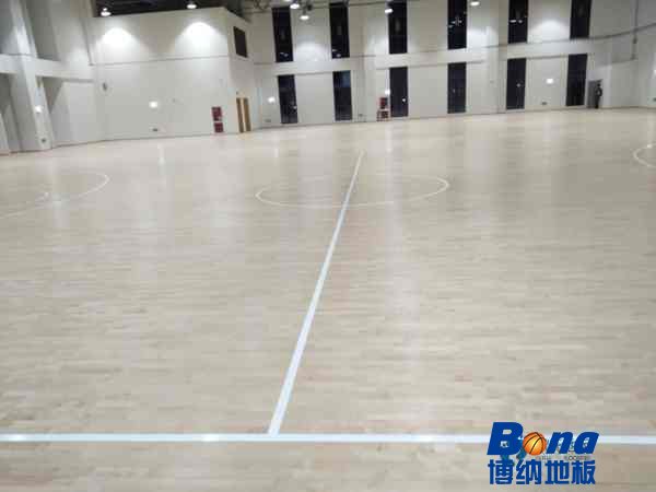 用什么运动木地板的性能