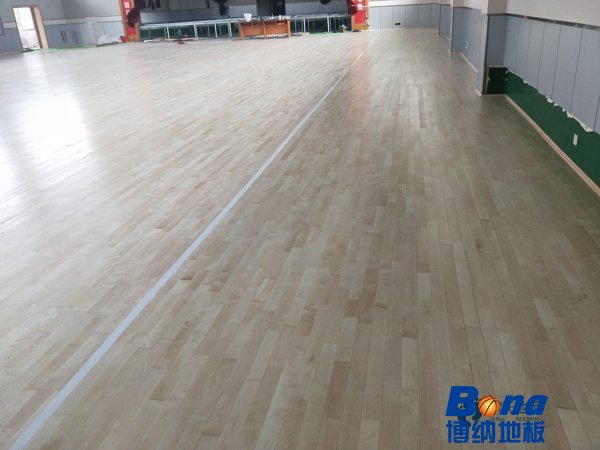 用哪种篮球体育地板价格