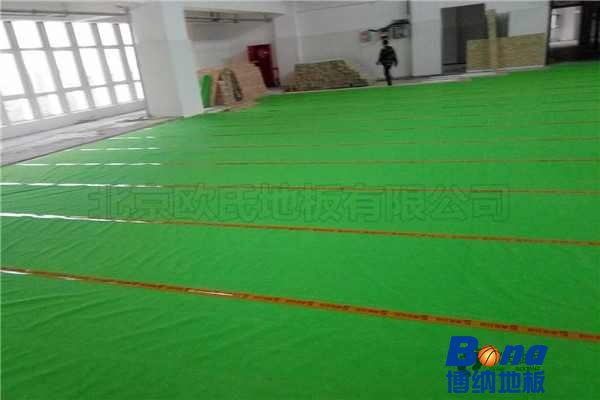 去哪买体育篮球木地板价格一般多少钱一平方米